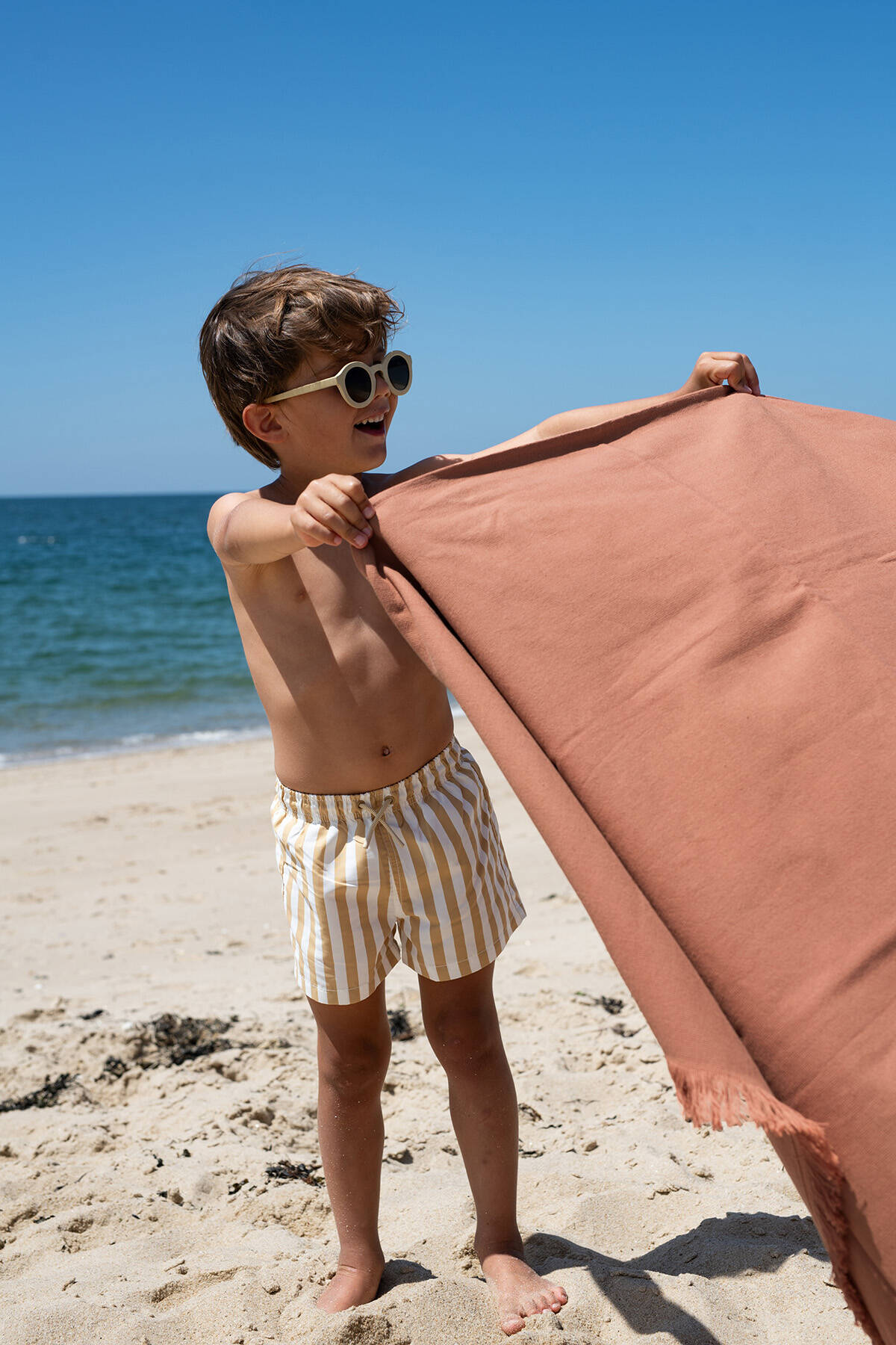 fouta de plage pour bébé personnalisable avec patch brodé