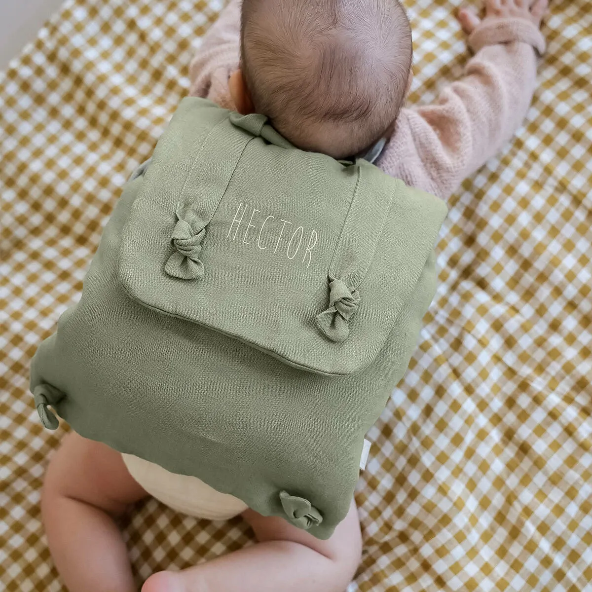 sac a dos en lin personnalise pour cadeau bebe